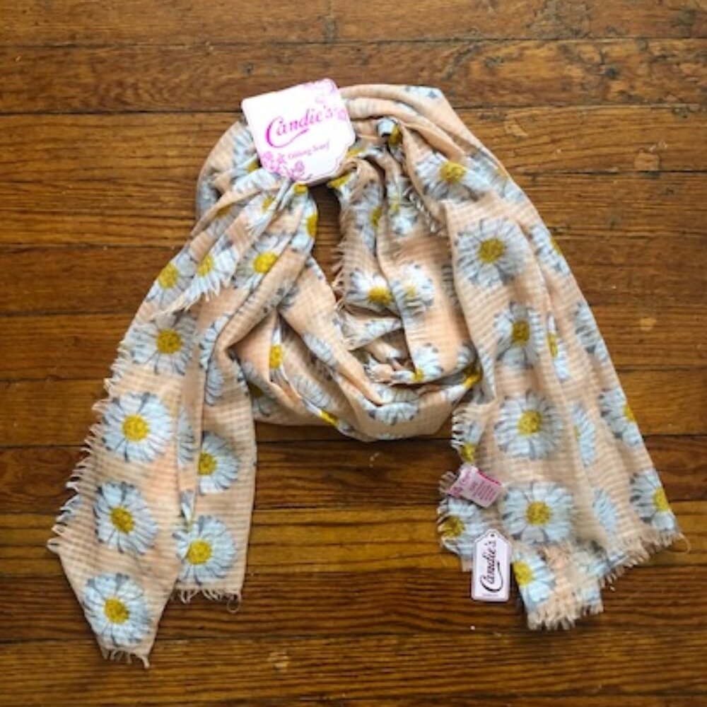 NWT Candie's Flower Print Scarf